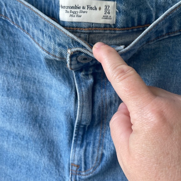 Abercrombie and Fitch Women’s The Baggy Short mid rise New NWT size 37/24 frayed - Picture 3 of 5